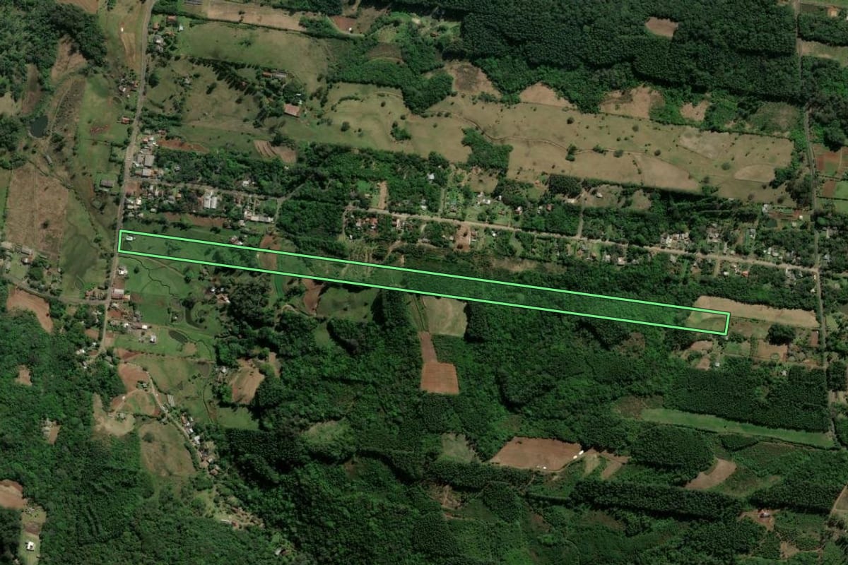Imagem de satélite do imóvel rural em Dois Irmãos (RS), com o contorno declarado no CAR desenhado por cima.