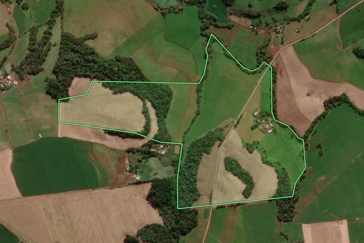 Imagem de satélite do imóvel rural em Dois Irmãos das Missões (RS), com o contorno declarado no CAR desenhado por cima.