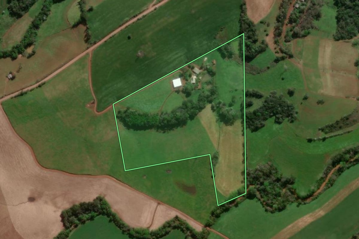Imagem de satélite do imóvel rural em Dois Irmãos das Missões (RS), com o contorno declarado no CAR desenhado por cima.
