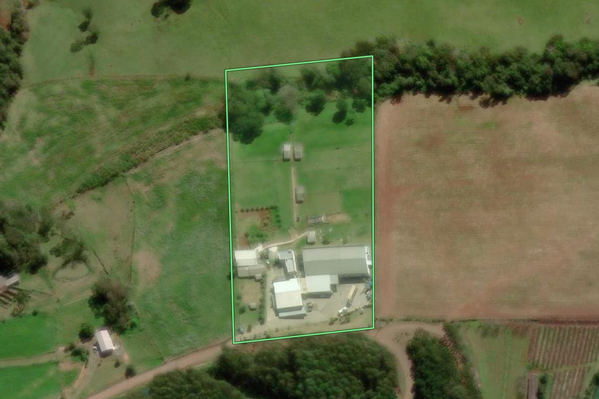 Imagem de satélite do imóvel rural em Dois Lajeados (RS), com o contorno declarado no CAR desenhado por cima.