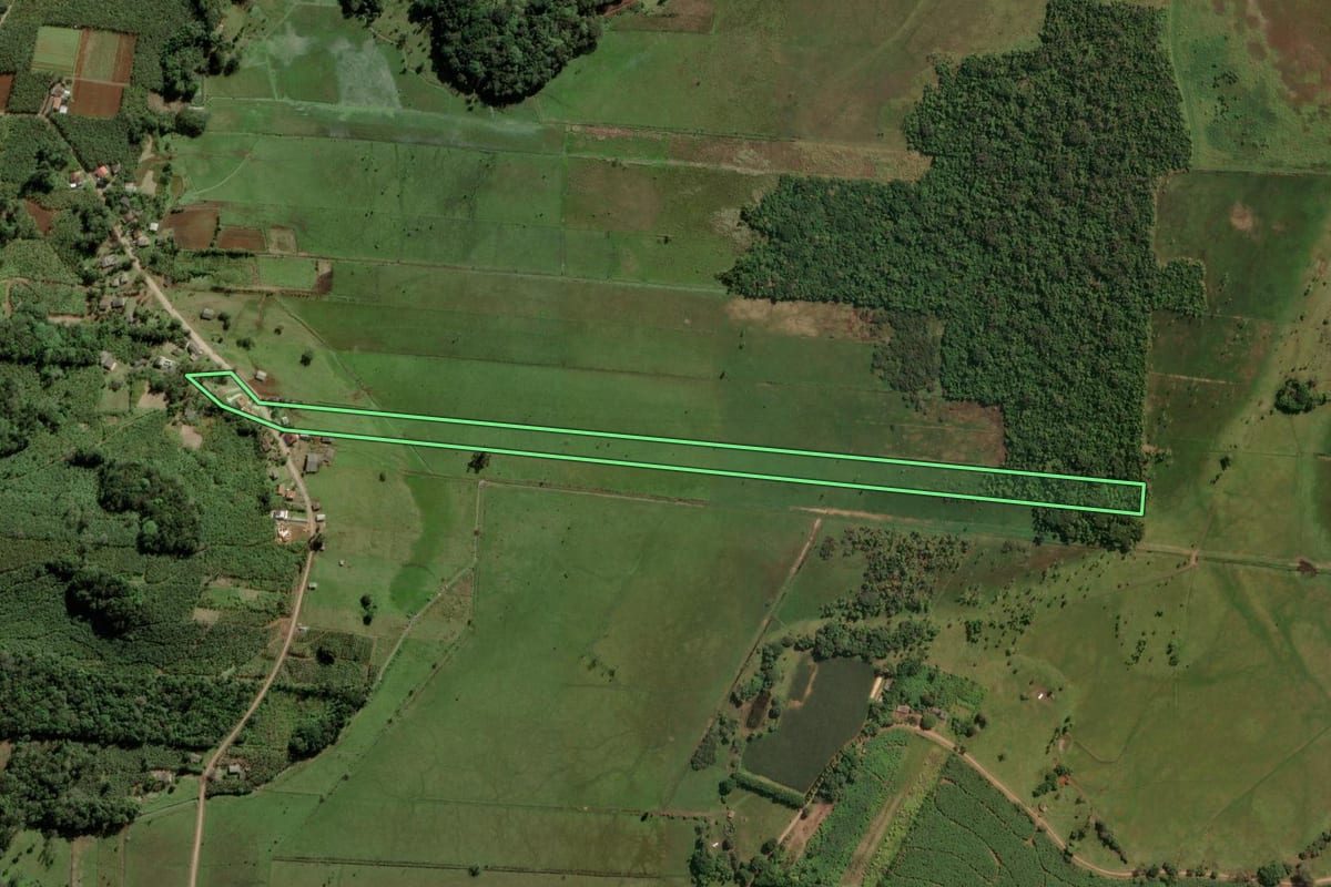 Imagem de satélite do imóvel rural em Dom Pedro de Alcântara (RS), com o contorno declarado no CAR desenhado por cima.