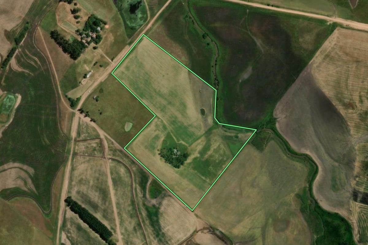 Imagem de satélite do imóvel rural em Dom Pedrito (RS), com o contorno declarado no CAR desenhado por cima.