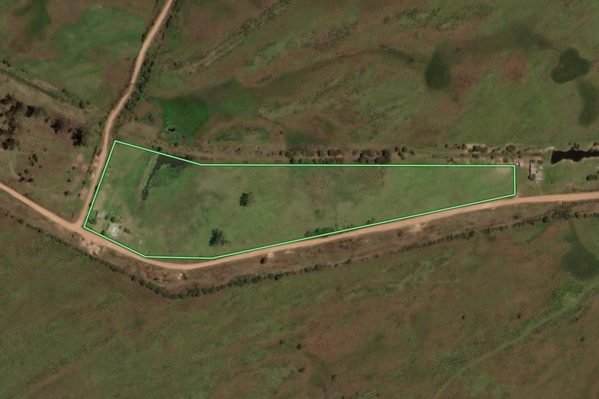 Imagem de satélite do imóvel rural em Dom Pedrito (RS), com o contorno declarado no CAR desenhado por cima.