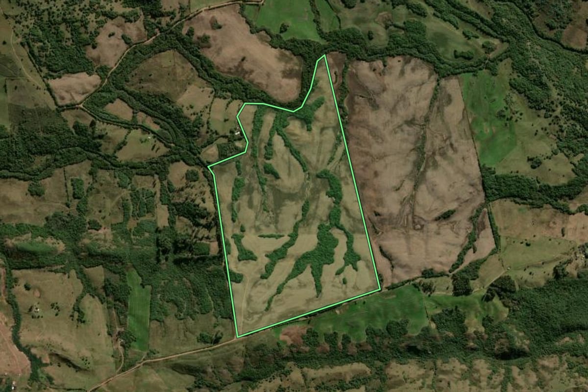 Imagem de satélite do imóvel rural em Dom Pedrito (RS), com o contorno declarado no CAR desenhado por cima.