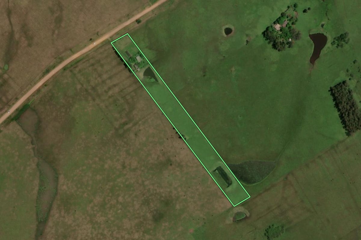 Imagem de satélite do imóvel rural em Dom Pedrito (RS), com o contorno declarado no CAR desenhado por cima.