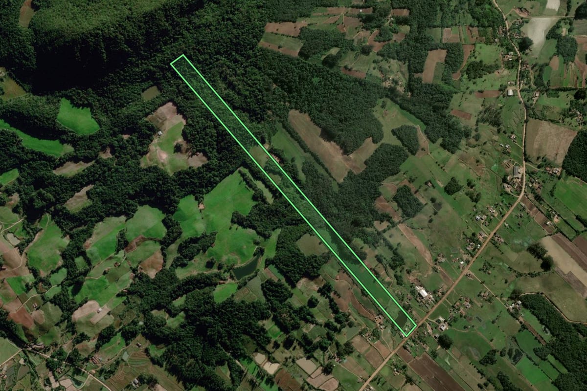 Imagem de satélite do imóvel rural em Dona Francisca (RS), com o contorno declarado no CAR desenhado por cima.