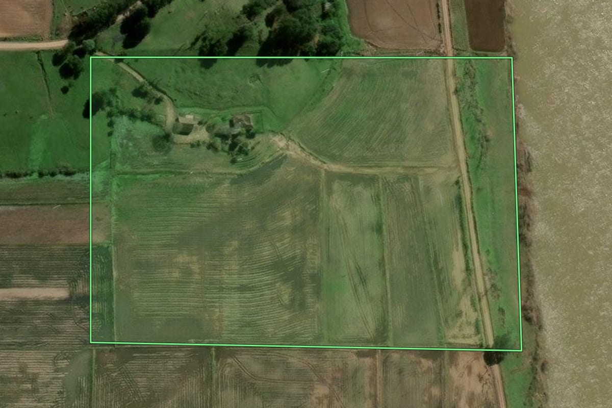 Imagem de satélite do imóvel rural em Dona Francisca (RS), com o contorno declarado no CAR desenhado por cima.