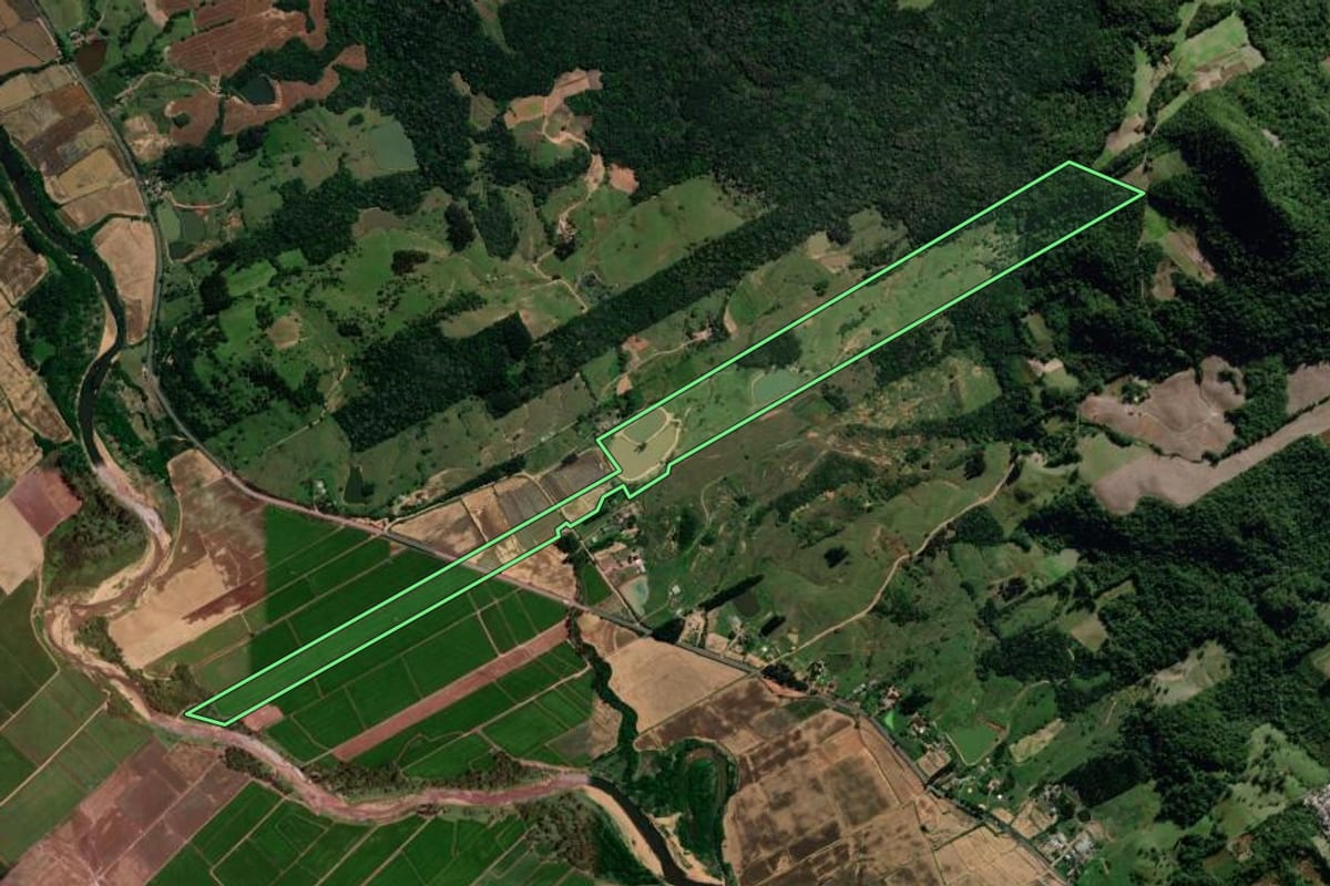 Imagem de satélite do imóvel rural em Dona Francisca (RS), com o contorno declarado no CAR desenhado por cima.