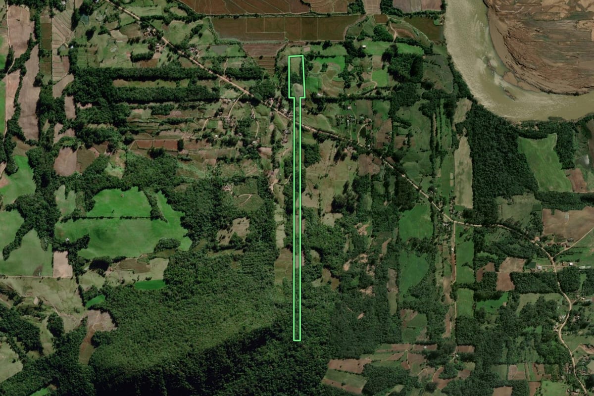 Imagem de satélite do imóvel rural em Dona Francisca (RS), com o contorno declarado no CAR desenhado por cima.