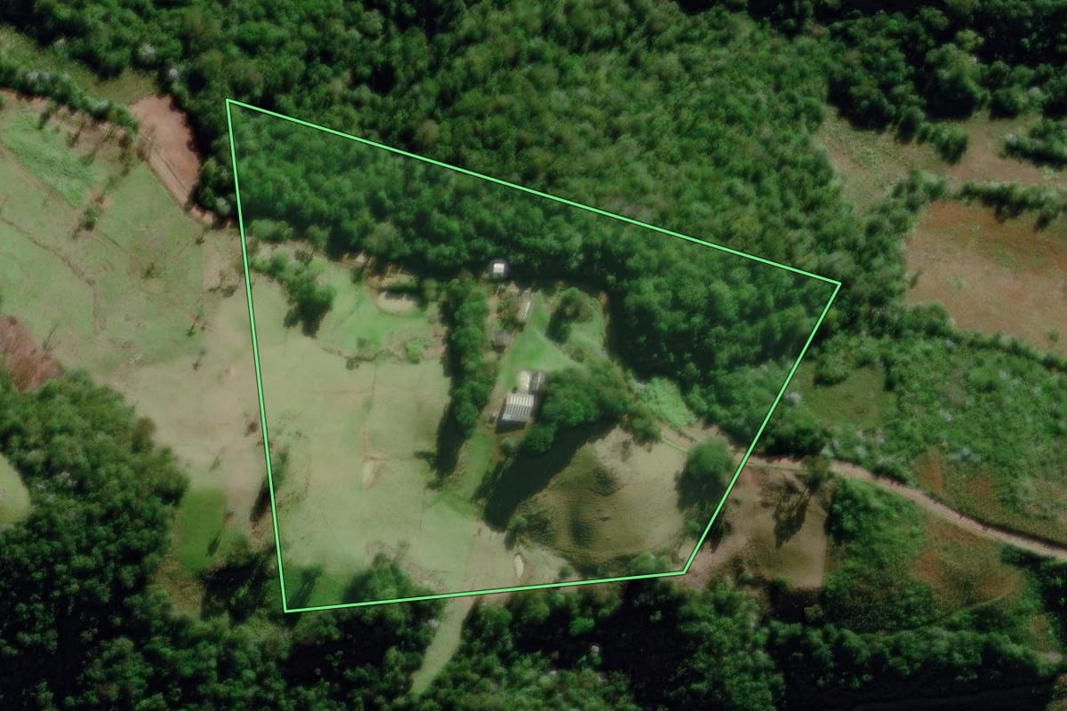 Imagem de satélite do imóvel rural em Dona Francisca (RS), com o contorno declarado no CAR desenhado por cima.