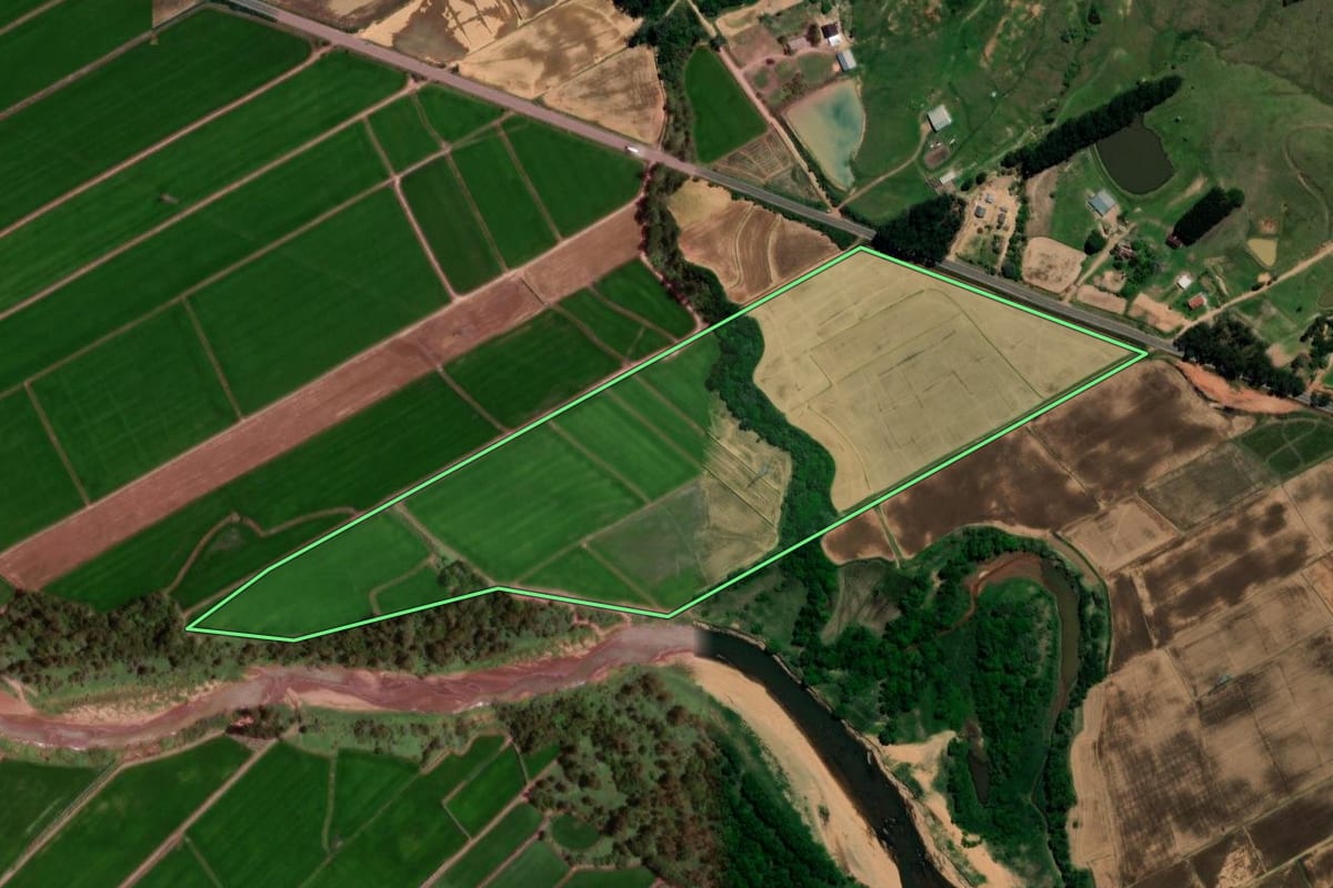 Imagem de satélite do imóvel rural em Dona Francisca (RS), com o contorno declarado no CAR desenhado por cima.