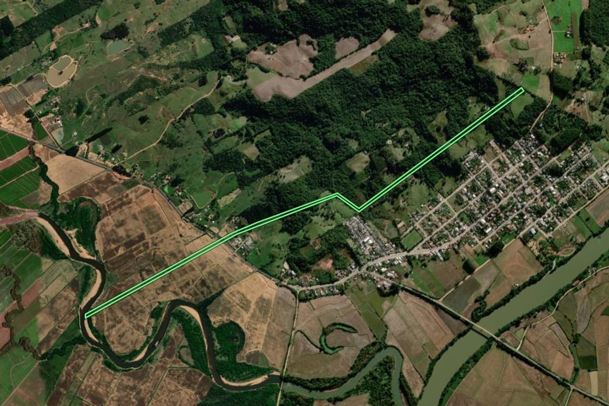 Imagem de satélite do imóvel rural em Dona Francisca (RS), com o contorno declarado no CAR desenhado por cima.