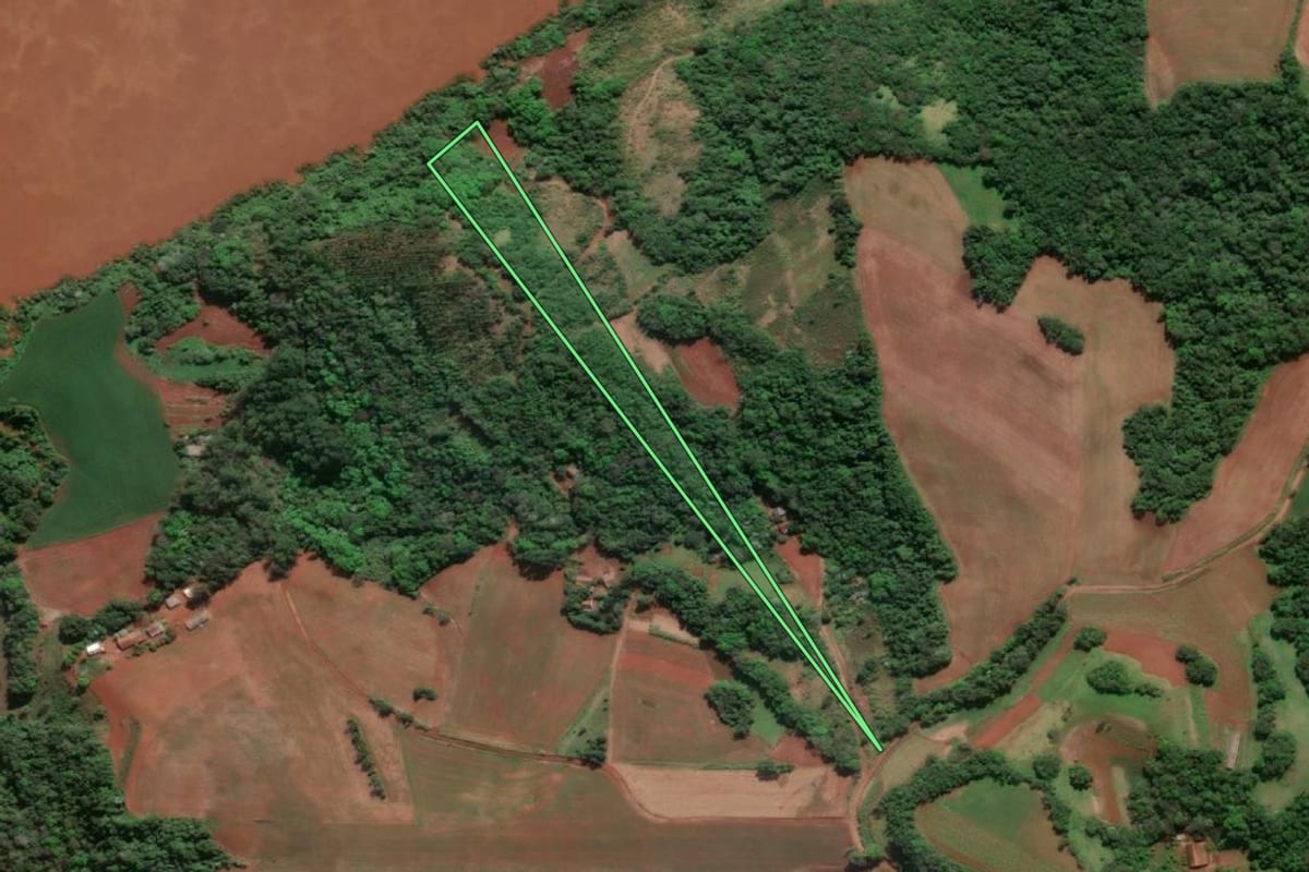 Imagem de satélite do imóvel rural em Doutor Maurício Cardoso (RS), com o contorno declarado no CAR desenhado por cima.