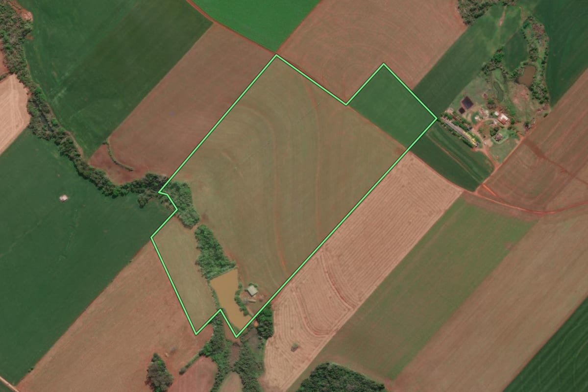 Imagem de satélite do imóvel rural em Doutor Maurício Cardoso (RS), com o contorno declarado no CAR desenhado por cima.