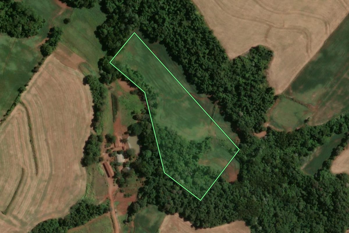 Imagem de satélite do imóvel rural em Doutor Maurício Cardoso (RS), com o contorno declarado no CAR desenhado por cima.
