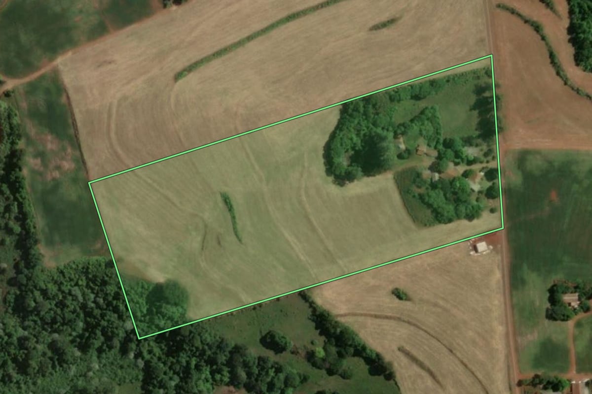 Imagem de satélite do imóvel rural em Doutor Maurício Cardoso (RS), com o contorno declarado no CAR desenhado por cima.