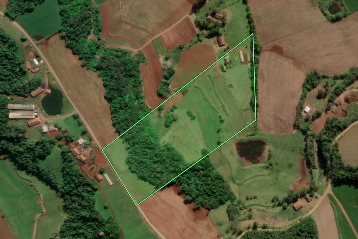 Imagem de satélite do imóvel rural em Doutor Maurício Cardoso (RS), com o contorno declarado no CAR desenhado por cima.