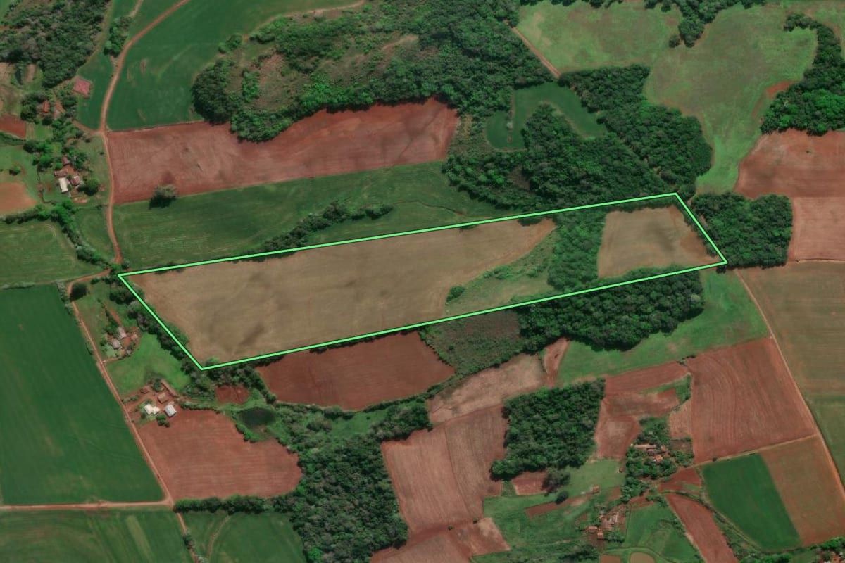 Imagem de satélite do imóvel rural em Doutor Maurício Cardoso (RS), com o contorno declarado no CAR desenhado por cima.