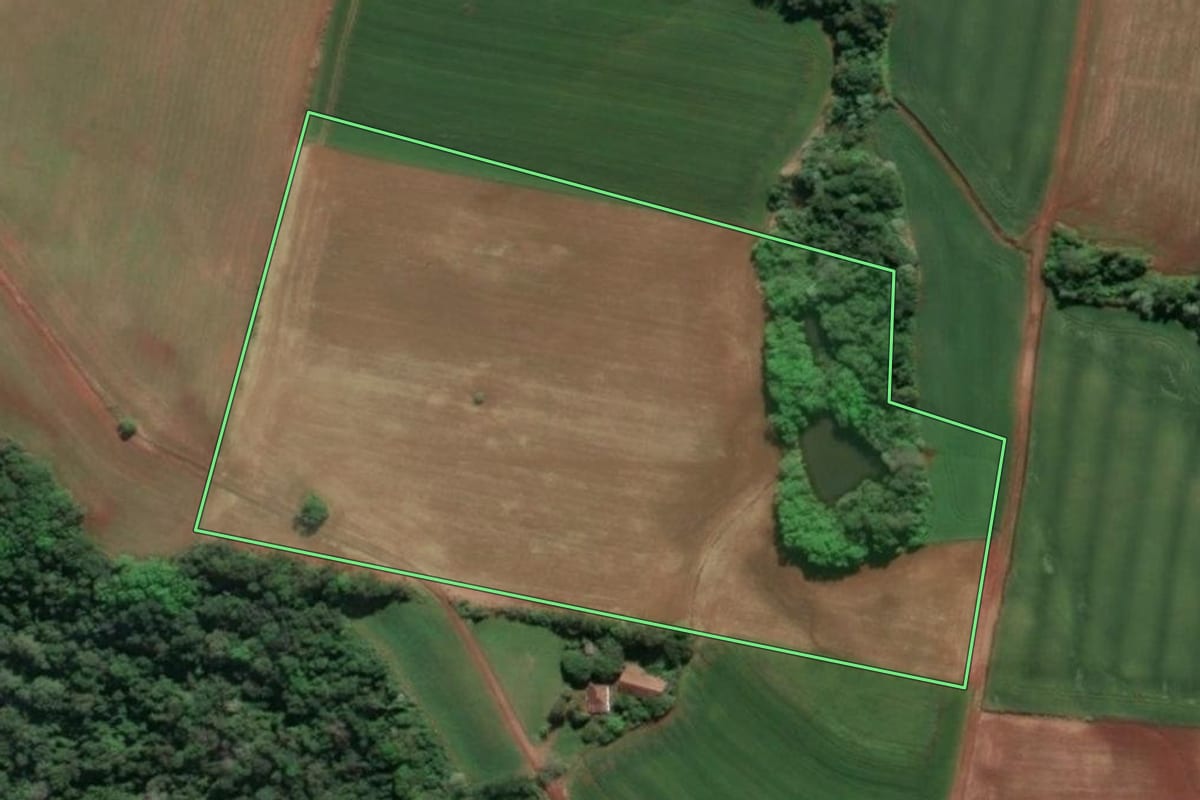 Imagem de satélite do imóvel rural em Doutor Maurício Cardoso (RS), com o contorno declarado no CAR desenhado por cima.