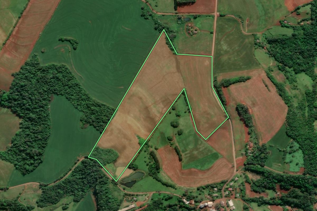 Imagem de satélite do imóvel rural em Doutor Maurício Cardoso (RS), com o contorno declarado no CAR desenhado por cima.