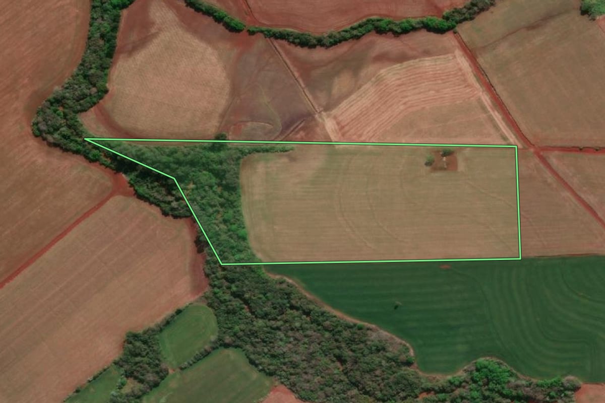 Imagem de satélite do imóvel rural em Doutor Maurício Cardoso (RS), com o contorno declarado no CAR desenhado por cima.
