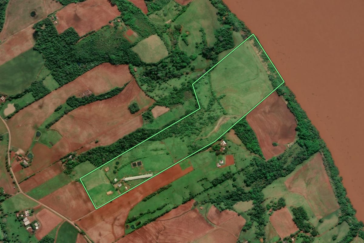 Imagem de satélite do imóvel rural em Doutor Maurício Cardoso (RS), com o contorno declarado no CAR desenhado por cima.
