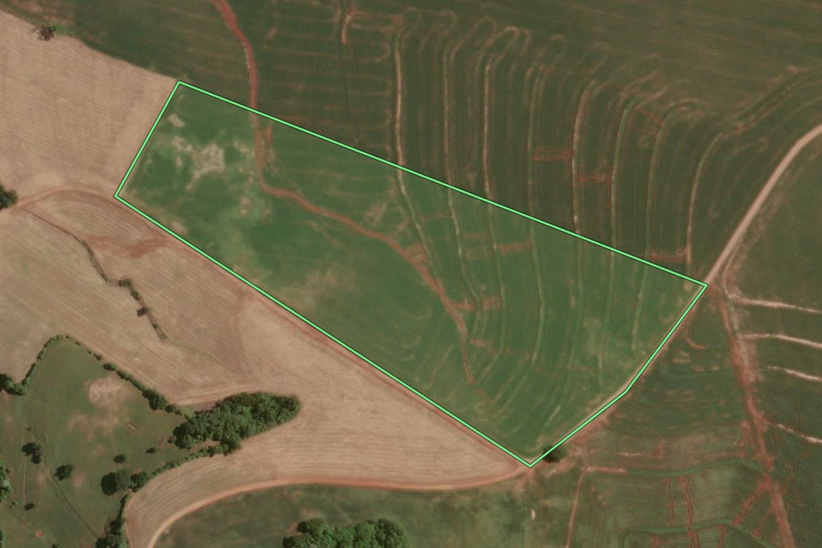 Imagem de satélite do imóvel rural em Doutor Maurício Cardoso (RS), com o contorno declarado no CAR desenhado por cima.