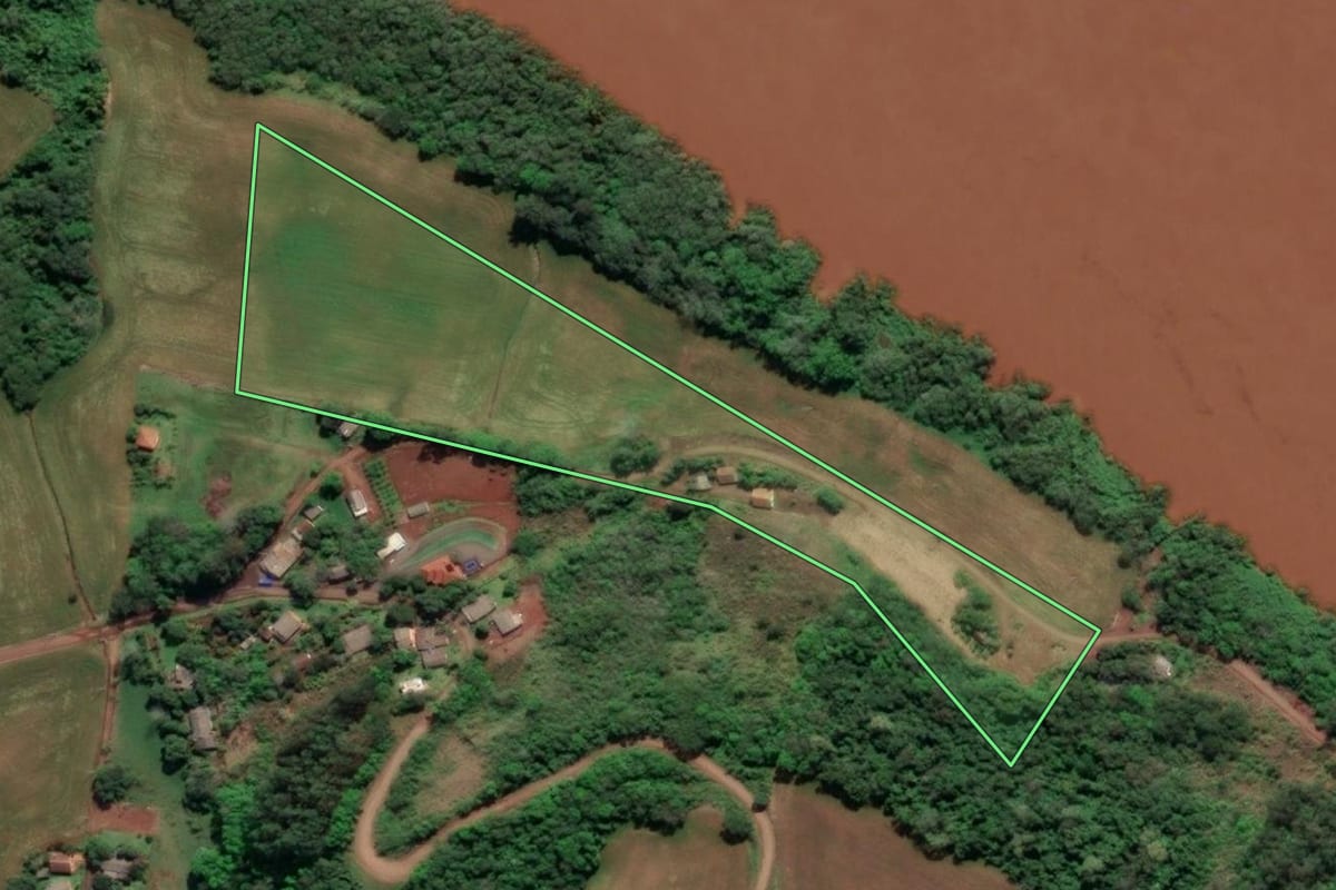 Imagem de satélite do imóvel rural em Doutor Maurício Cardoso (RS), com o contorno declarado no CAR desenhado por cima.