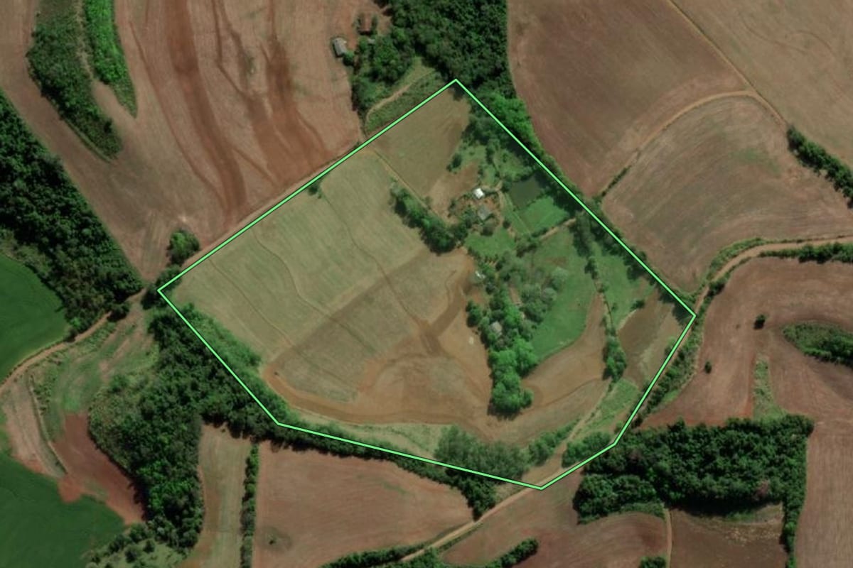 Imagem de satélite do imóvel rural em Doutor Maurício Cardoso (RS), com o contorno declarado no CAR desenhado por cima.