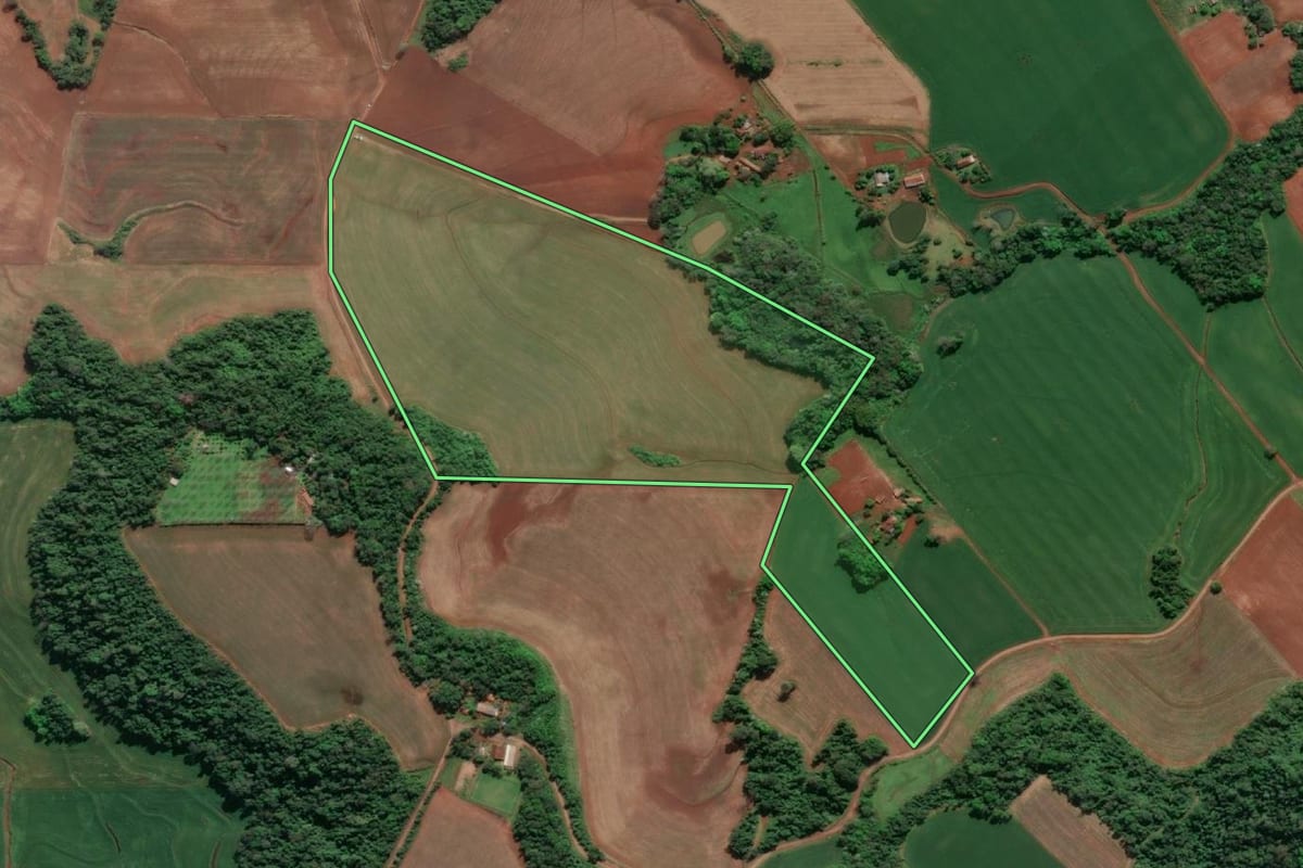 Imagem de satélite do imóvel rural em Doutor Maurício Cardoso (RS), com o contorno declarado no CAR desenhado por cima.