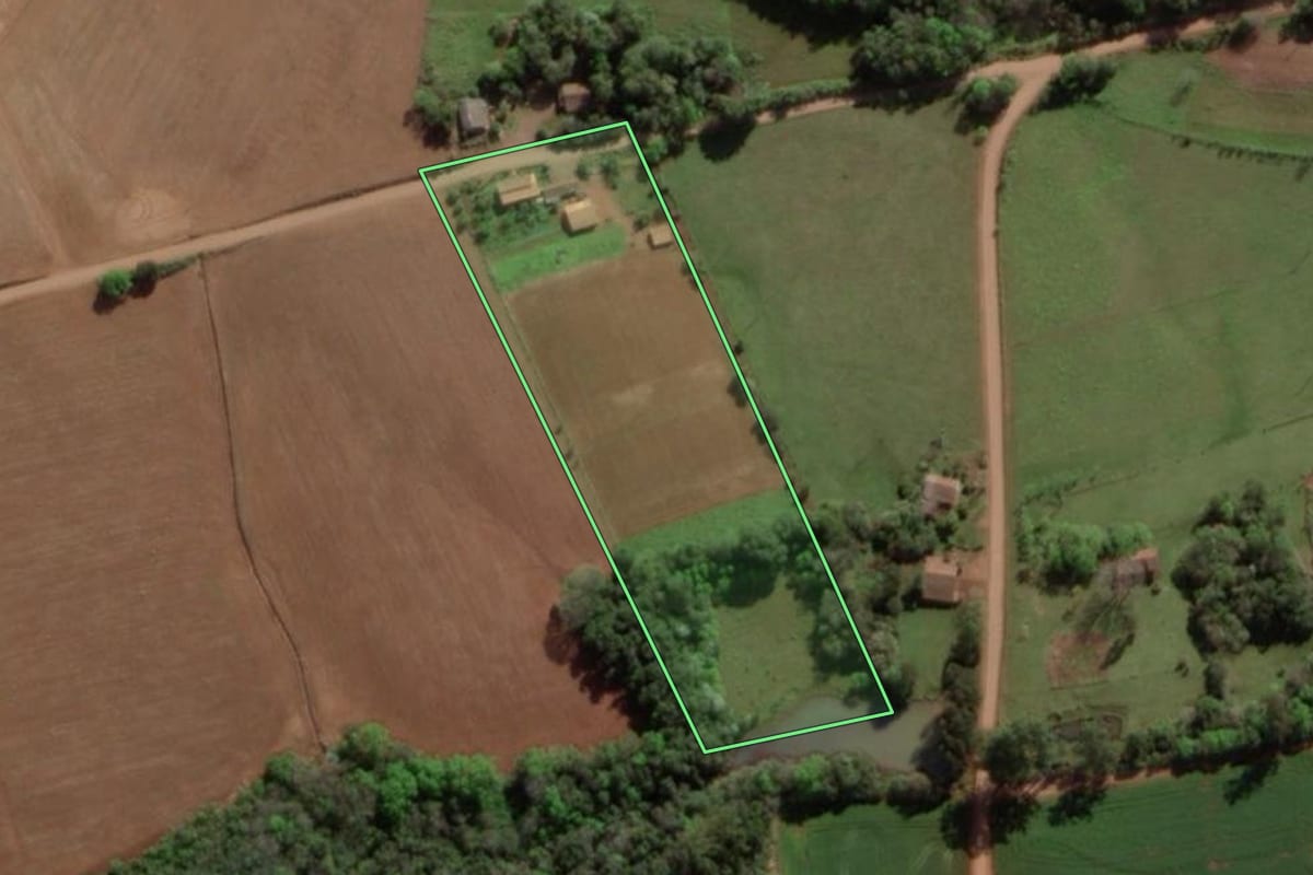 Imagem de satélite do imóvel rural em Doutor Maurício Cardoso (RS), com o contorno declarado no CAR desenhado por cima.