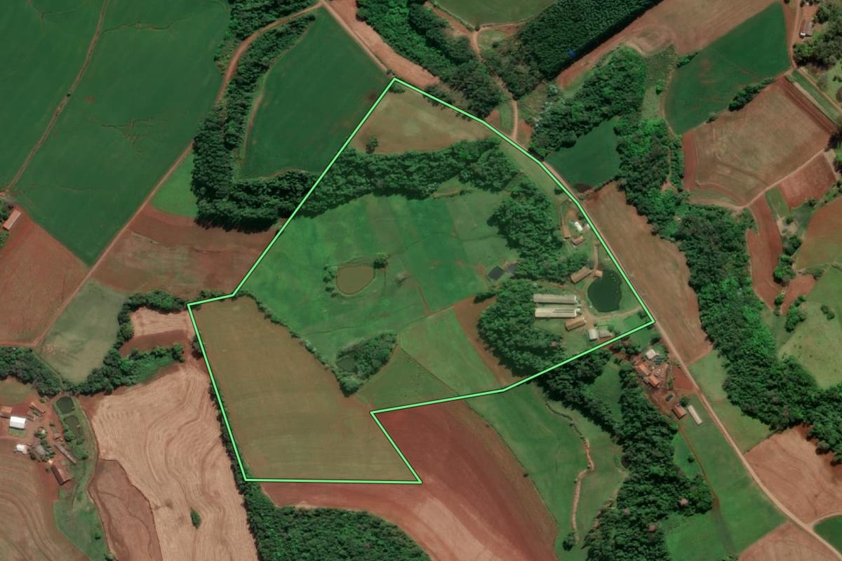 Imagem de satélite do imóvel rural em Doutor Maurício Cardoso (RS), com o contorno declarado no CAR desenhado por cima.