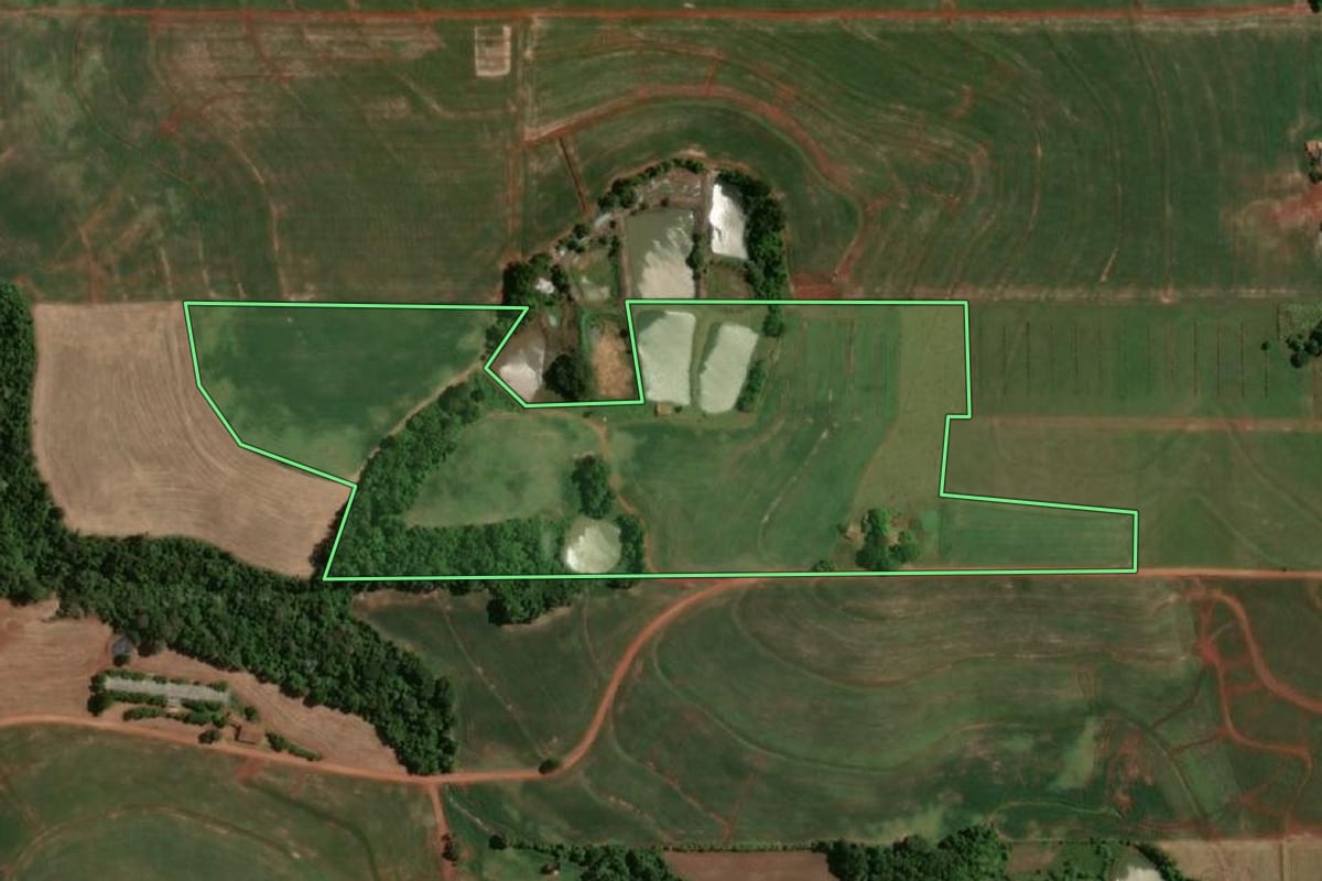 Imagem de satélite do imóvel rural em Doutor Maurício Cardoso (RS), com o contorno declarado no CAR desenhado por cima.