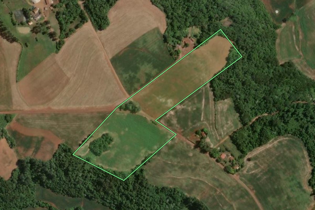 Imagem de satélite do imóvel rural em Doutor Maurício Cardoso (RS), com o contorno declarado no CAR desenhado por cima.