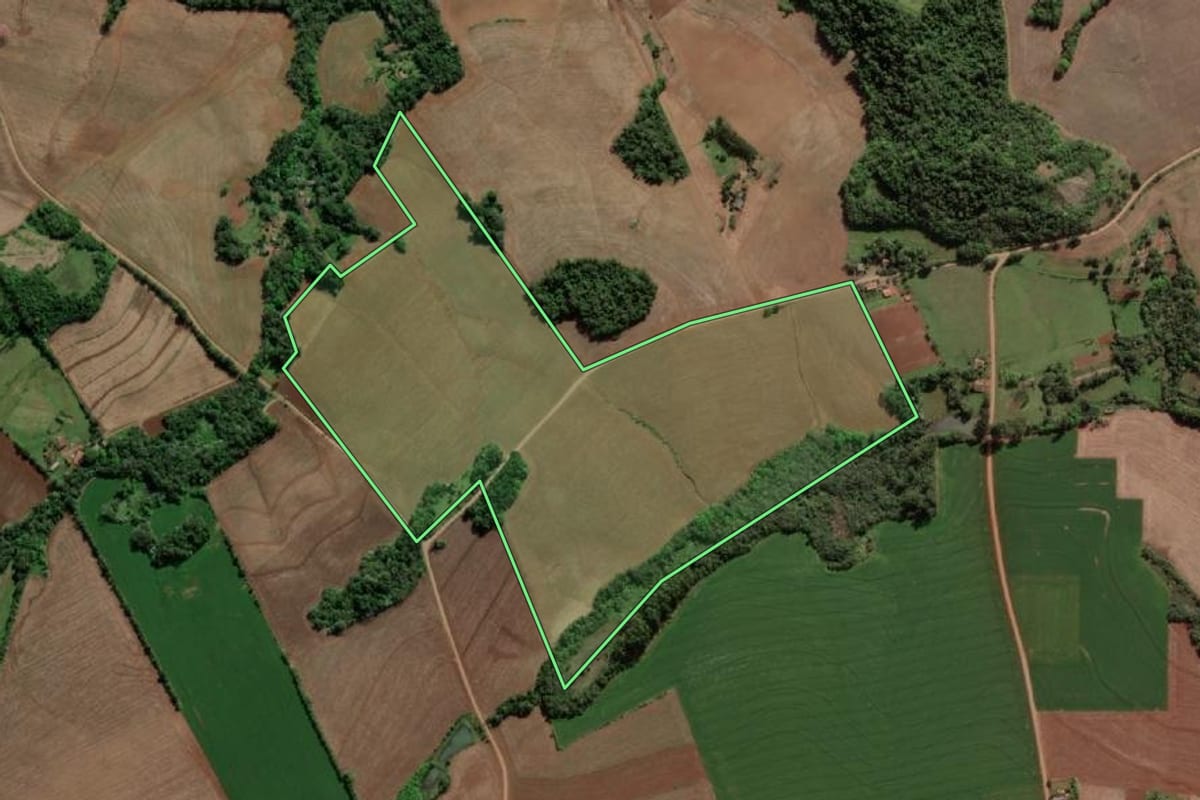 Imagem de satélite do imóvel rural em Doutor Maurício Cardoso (RS), com o contorno declarado no CAR desenhado por cima.