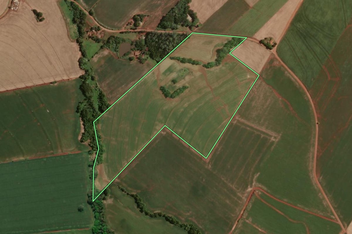 Imagem de satélite do imóvel rural em Doutor Maurício Cardoso (RS), com o contorno declarado no CAR desenhado por cima.