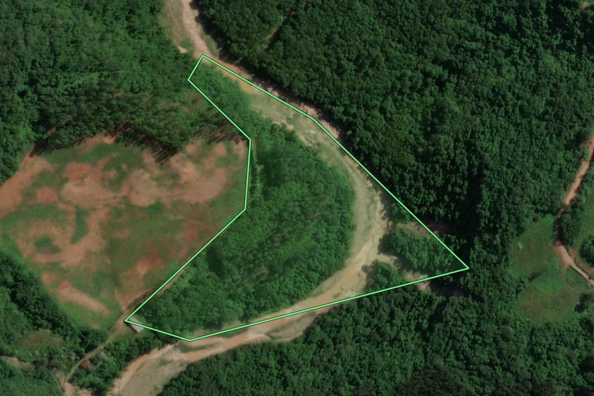 Imagem de satélite do imóvel rural em Doutor Ricardo (RS), com o contorno declarado no CAR desenhado por cima.
