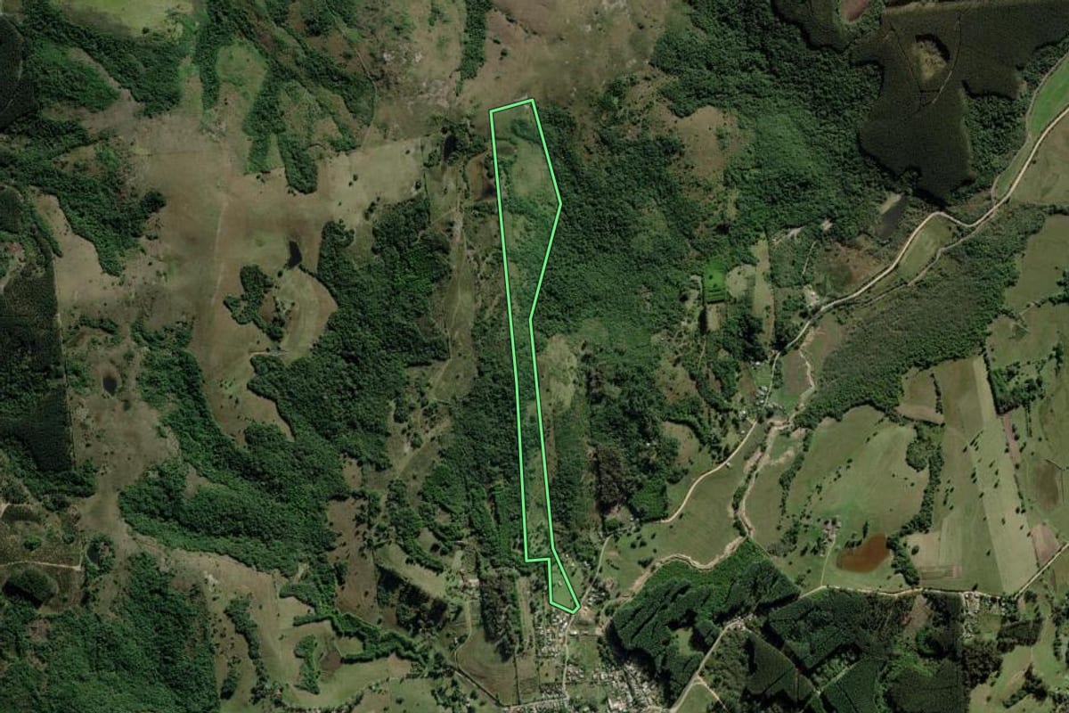Imagem de satélite do imóvel rural em Eldorado do Sul (RS), com o contorno declarado no CAR desenhado por cima.