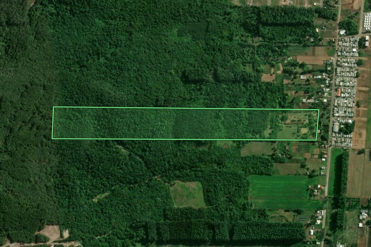 Imagem de satélite do imóvel rural em Encantado (RS), com o contorno declarado no CAR desenhado por cima.
