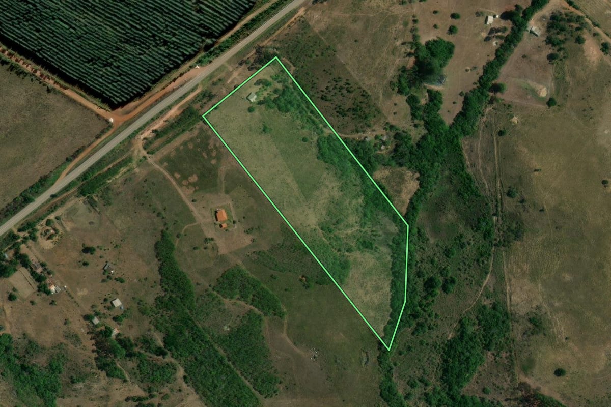 Imagem de satélite do imóvel rural em Encruzilhada do Sul (RS), com o contorno declarado no CAR desenhado por cima.