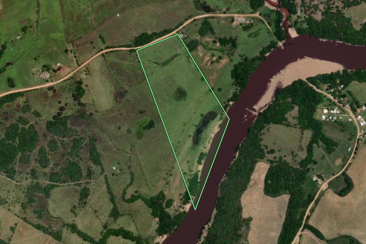 Imagem de satélite do imóvel rural em Encruzilhada do Sul (RS), com o contorno declarado no CAR desenhado por cima.