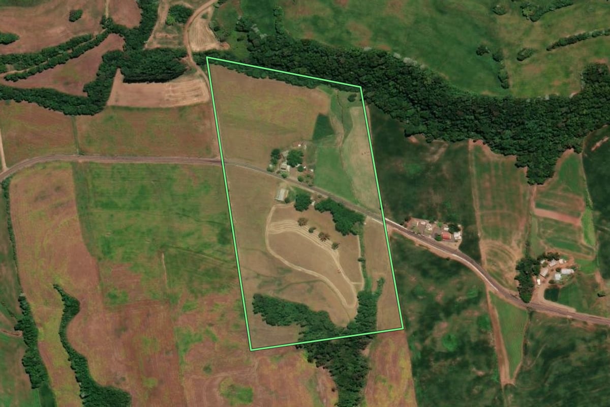 Imagem de satélite do imóvel rural em Engenho Velho (RS), com o contorno declarado no CAR desenhado por cima.