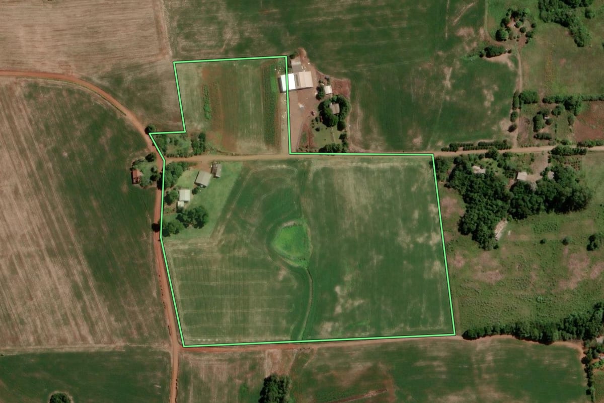 Imagem de satélite do imóvel rural em Entre-Ijuís (RS), com o contorno declarado no CAR desenhado por cima.