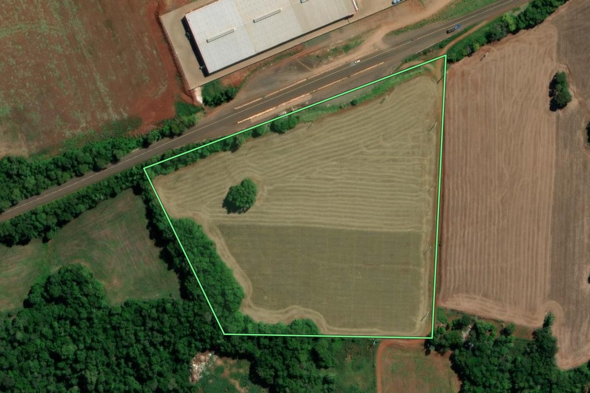 Imagem de satélite do imóvel rural em Entre-Ijuís (RS), com o contorno declarado no CAR desenhado por cima.