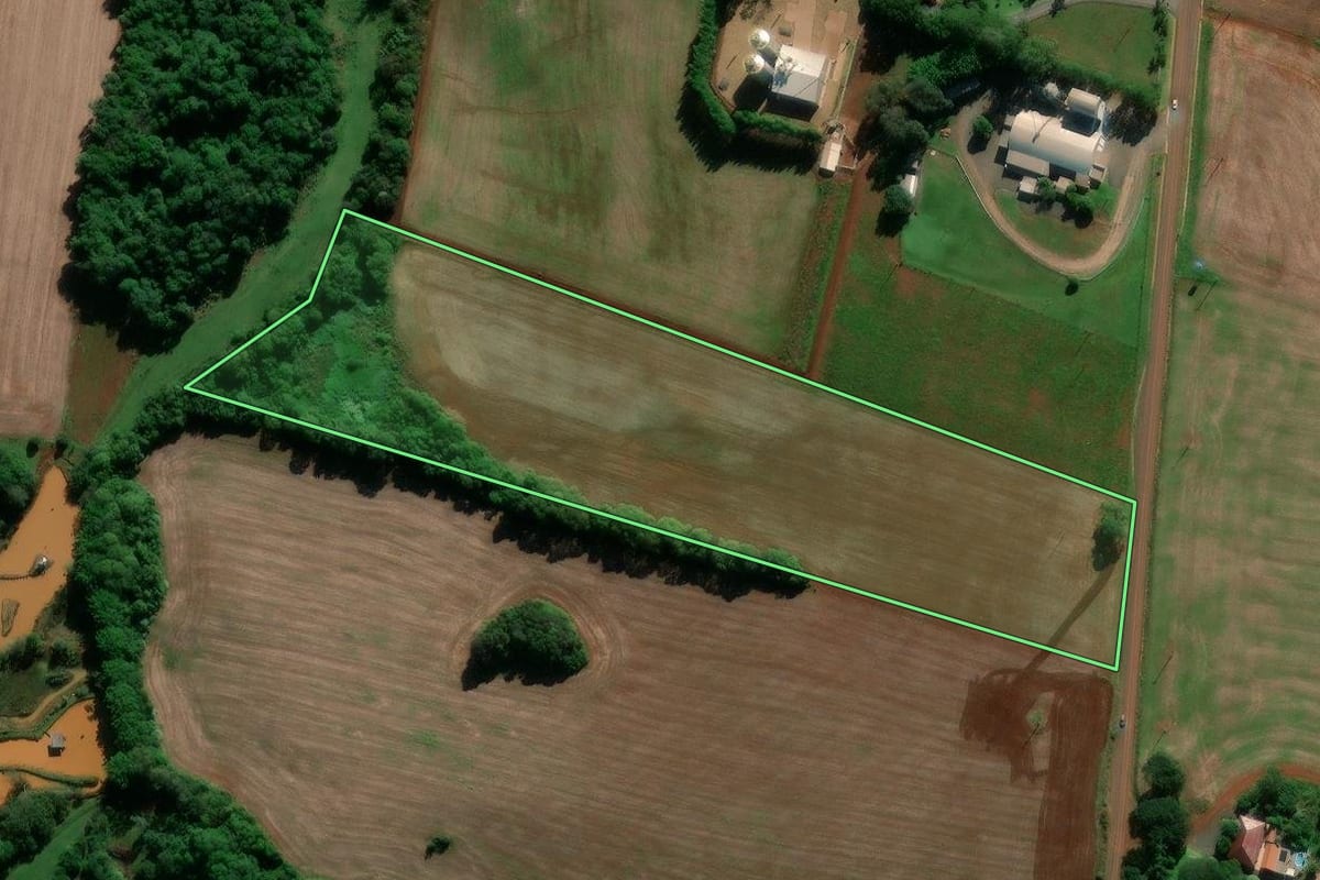 Imagem de satélite do imóvel rural em Entre-Ijuís (RS), com o contorno declarado no CAR desenhado por cima.