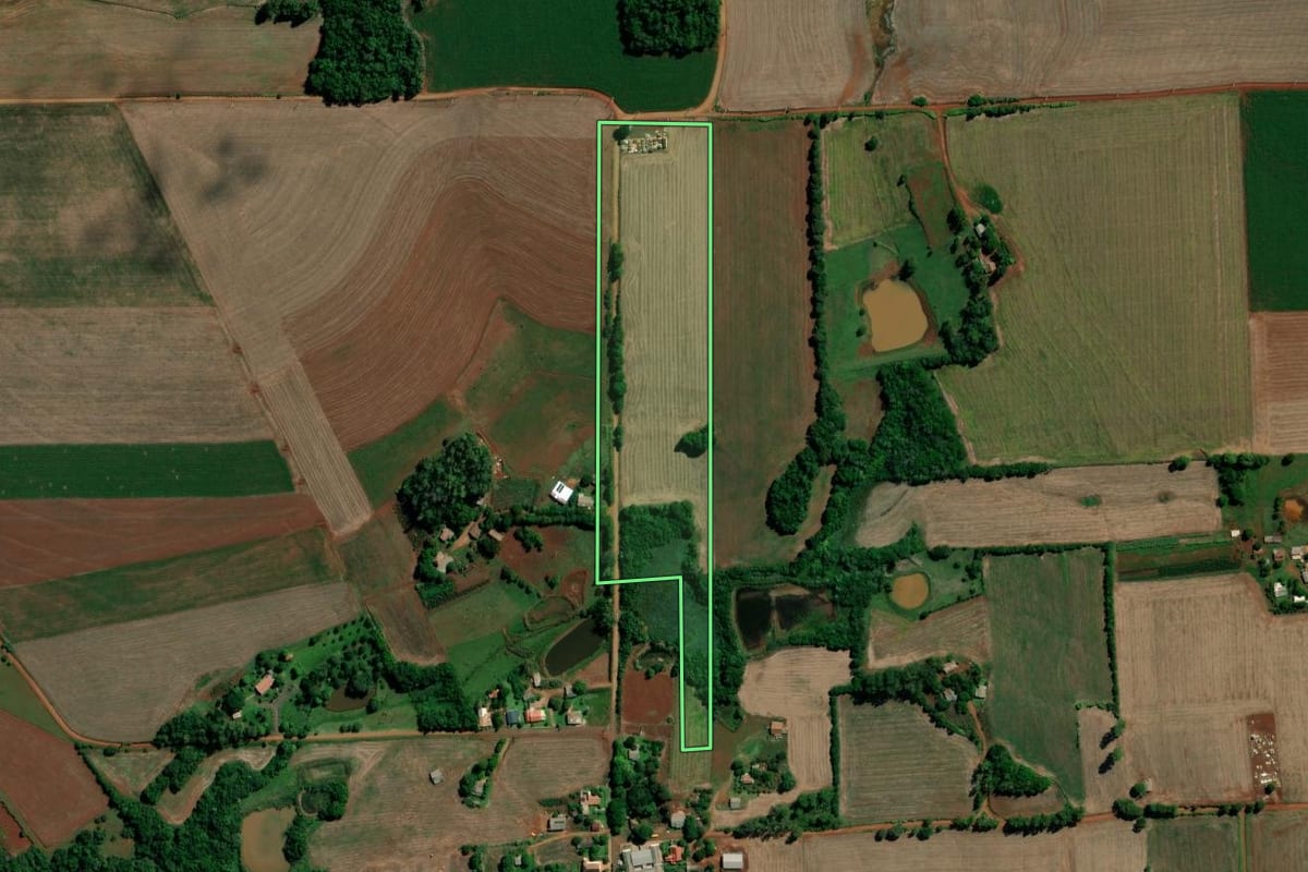 Imagem de satélite do imóvel rural em Entre-Ijuís (RS), com o contorno declarado no CAR desenhado por cima.