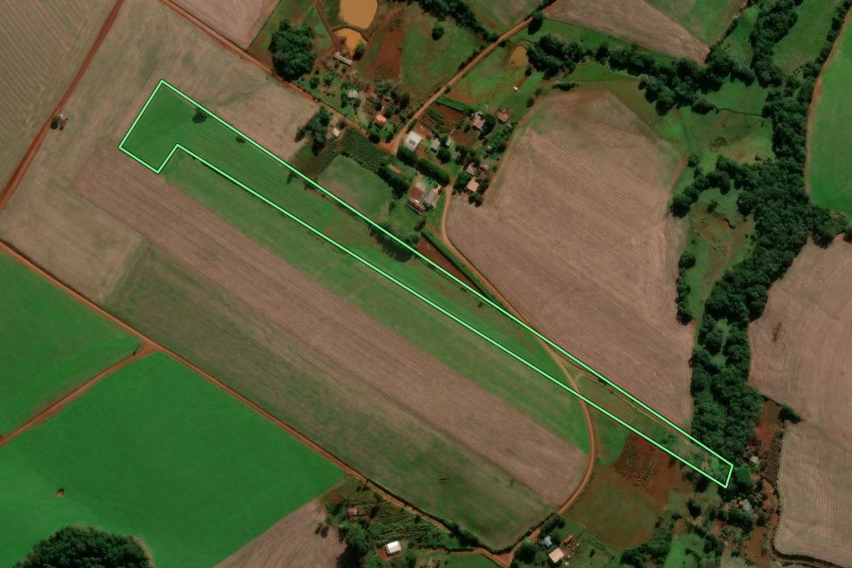 Imagem de satélite do imóvel rural em Entre-Ijuís (RS), com o contorno declarado no CAR desenhado por cima.
