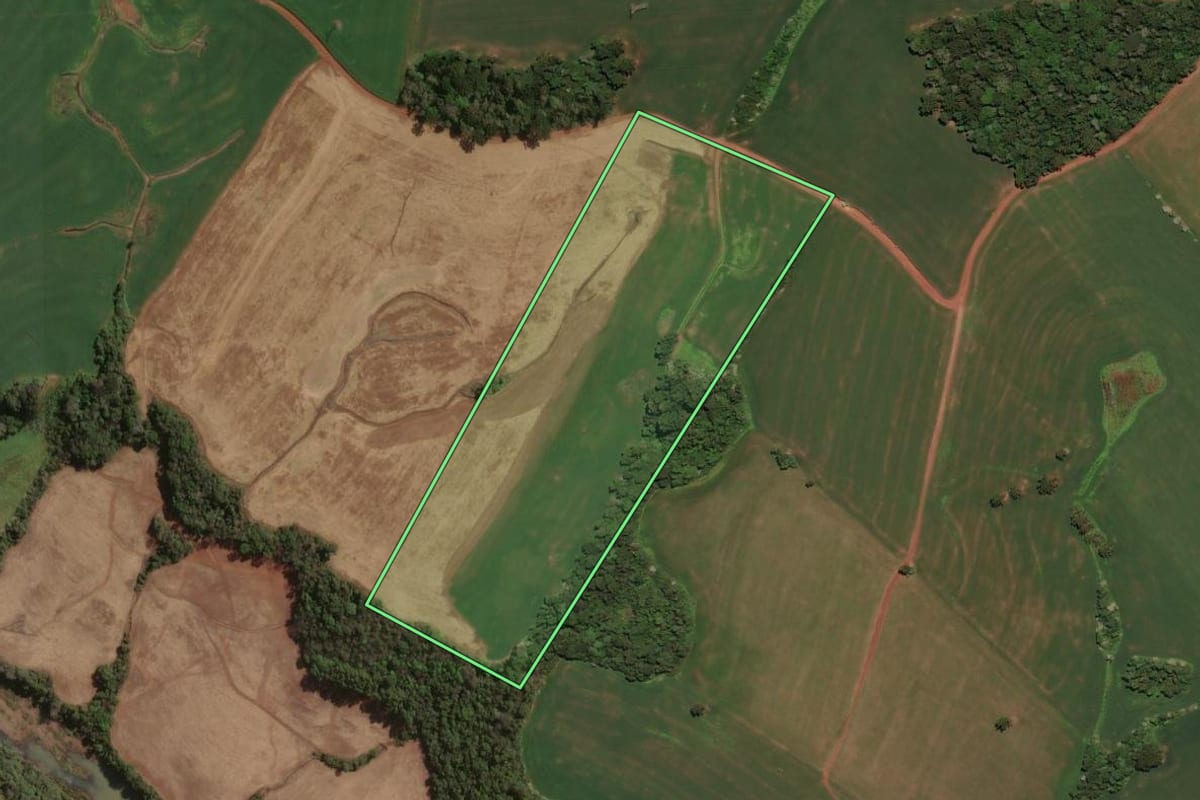 Imagem de satélite do imóvel rural em Entre Rios do Sul (RS), com o contorno declarado no CAR desenhado por cima.