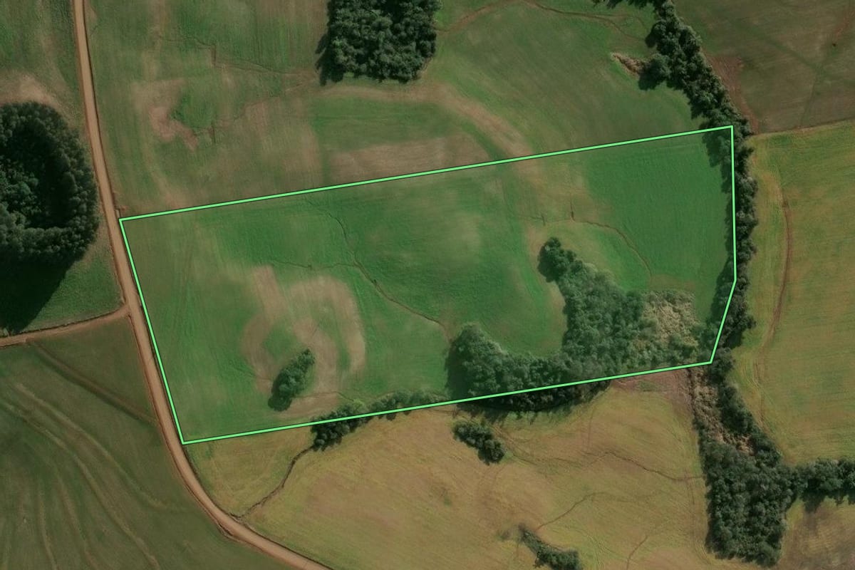 Imagem de satélite do imóvel rural em Entre Rios do Sul (RS), com o contorno declarado no CAR desenhado por cima.