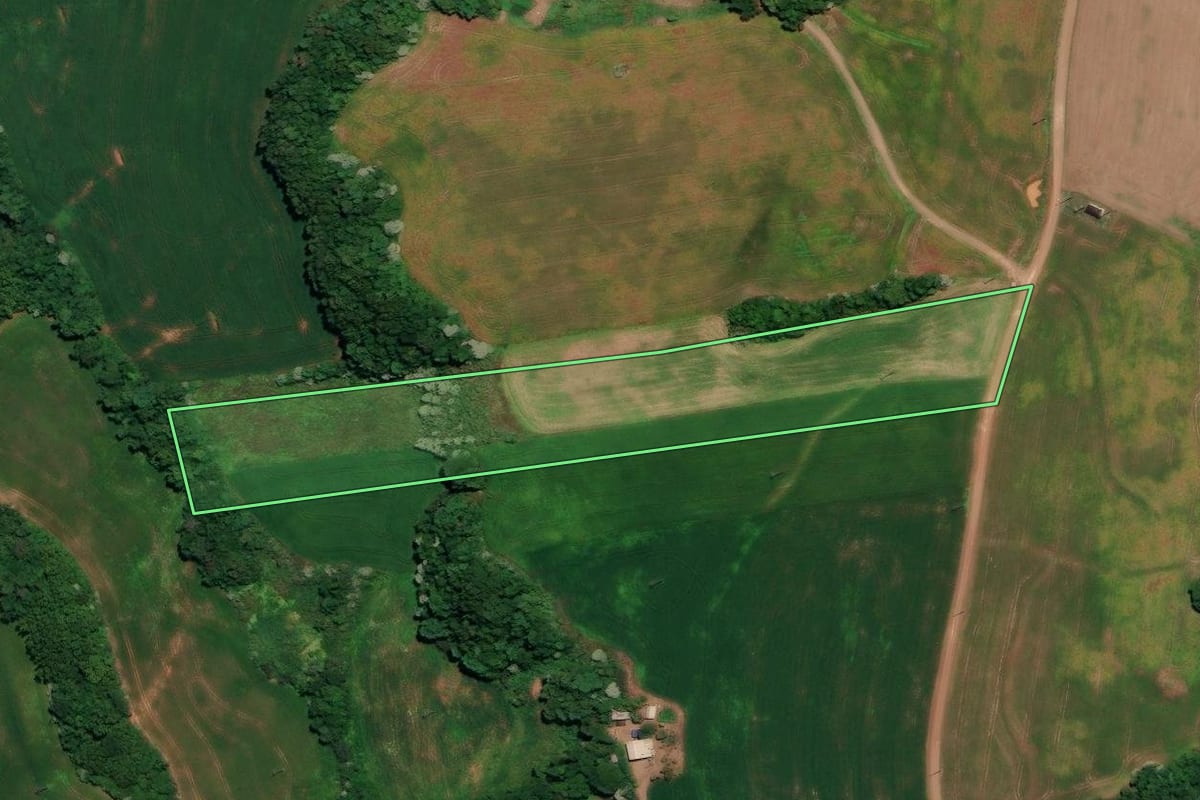 Imagem de satélite do imóvel rural em Entre Rios do Sul (RS), com o contorno declarado no CAR desenhado por cima.